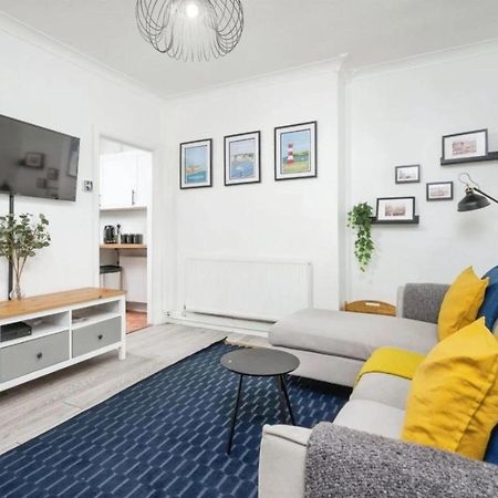 City Centre 2 Bedroom Apt - Free Parking - Wifi - Smart Tv Plymouth Extérieur photo