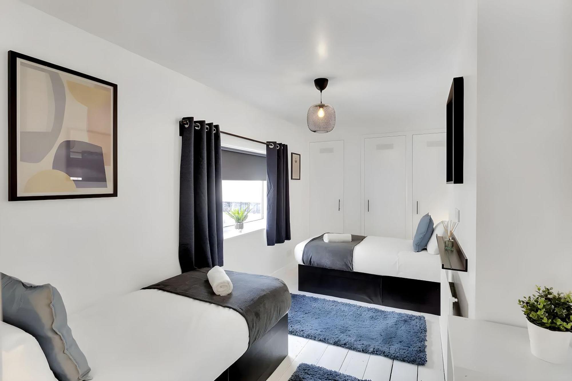 City Centre 2 Bedroom Apt - Free Parking - Wifi - Smart Tv Plymouth Extérieur photo
