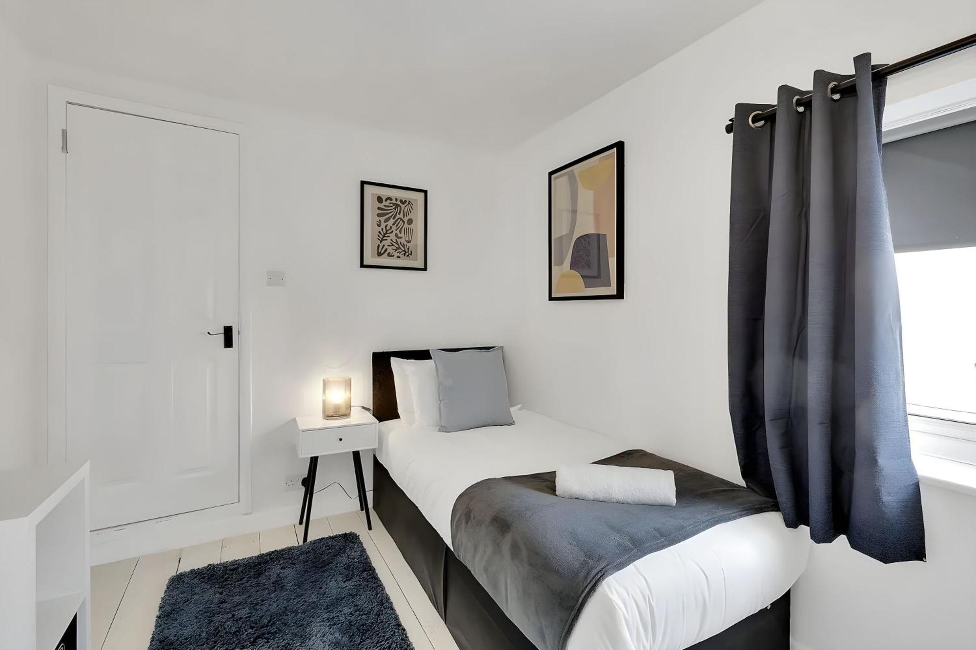 City Centre 2 Bedroom Apt - Free Parking - Wifi - Smart Tv Plymouth Extérieur photo