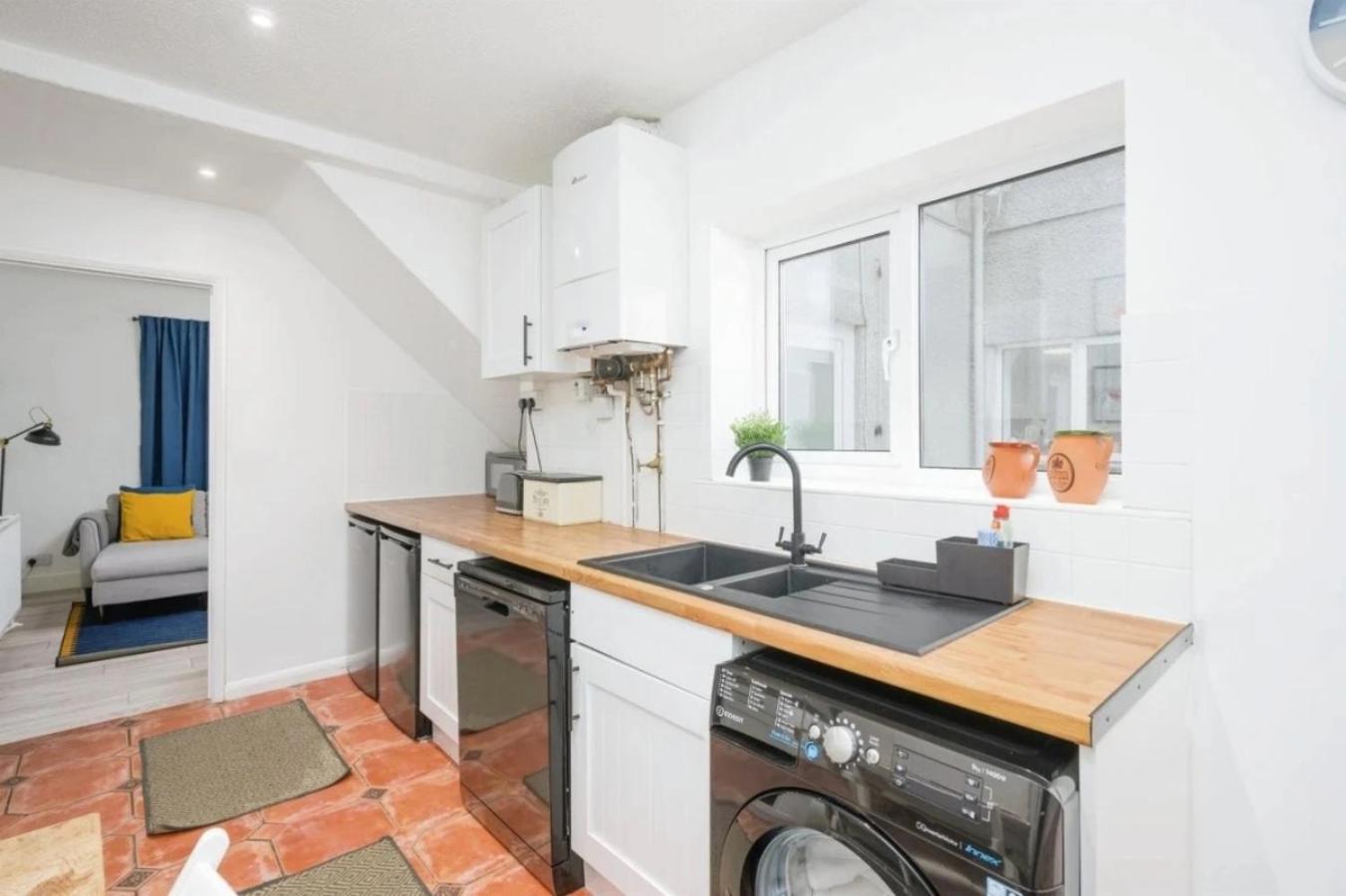 City Centre 2 Bedroom Apt - Free Parking - Wifi - Smart Tv Plymouth Extérieur photo