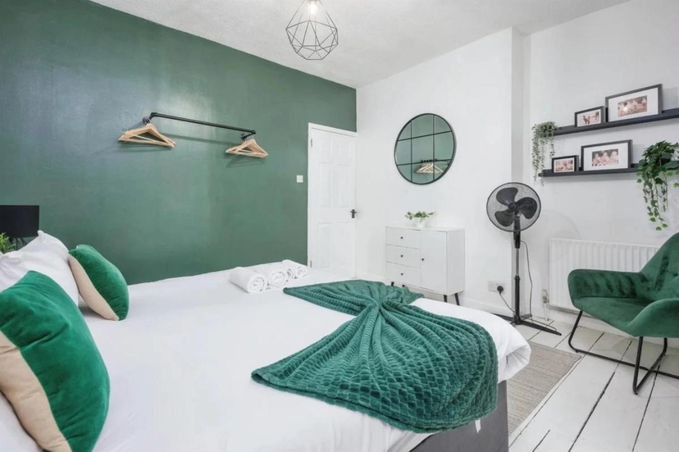 City Centre 2 Bedroom Apt - Free Parking - Wifi - Smart Tv Plymouth Extérieur photo