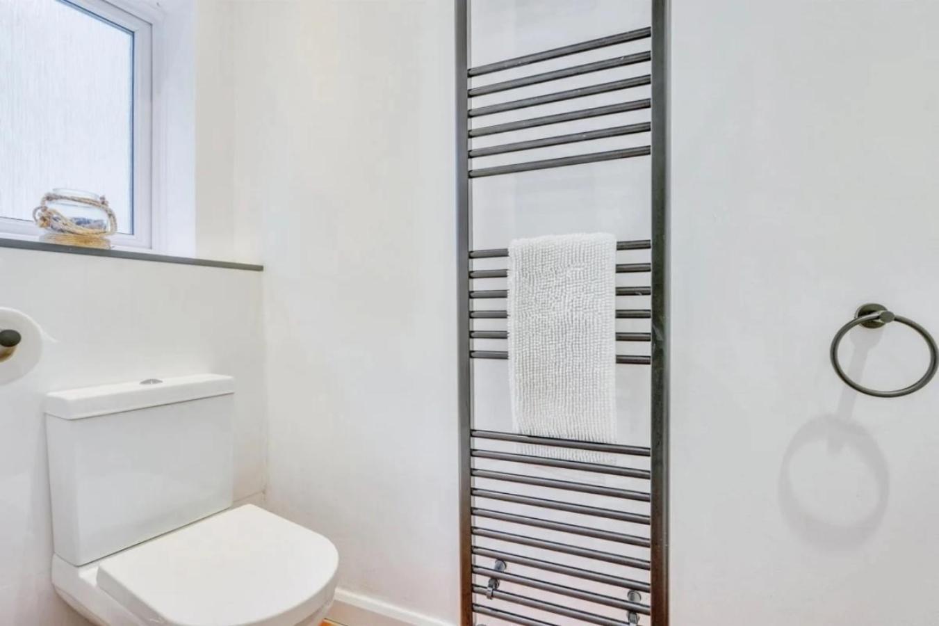 City Centre 2 Bedroom Apt - Free Parking - Wifi - Smart Tv Plymouth Extérieur photo